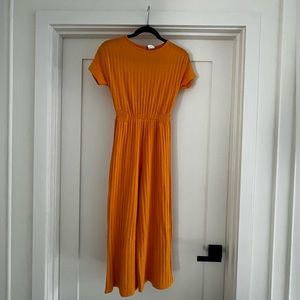 Girls Zara orange jumpsuit.